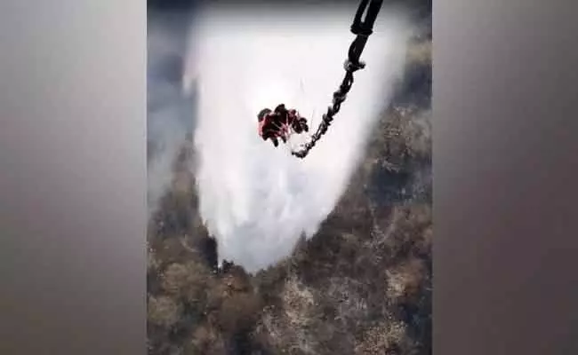 സരിസ്ക കടുവ സങ്കേതത്തിൽ വൻ തീപിടുത്തം; തീയണക്കാൻ വ്യോമസേന ഹെലികോപ്ടറുകൾ രംഗത്ത് -വിഡിയോ സരിസ്ക കടുവ സങ്കേതത്തിൽ വൻ തീപിടുത്തം; തീയണക്കാൻ വ്യോമസേന ഹെലികോപ്ടറുകൾ രംഗത്ത് -വിഡിയോ