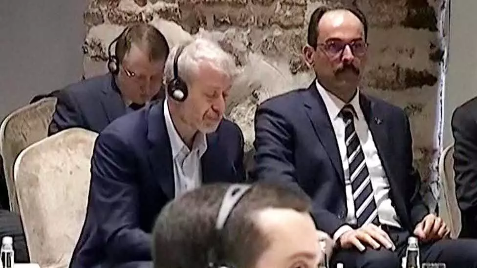 റഷ്യ-യുക്രെയ്ൻ ചർച്ചയിൽ അബ്രമോവിചും റഷ്യ-യുക്രെയ്ൻ ചർച്ചയിൽ അബ്രമോവിചും