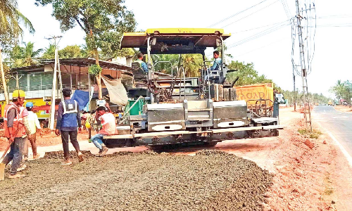 പണിമുടക്കാതെ ദേശീയപാത വികസനപ്രവൃത്തി