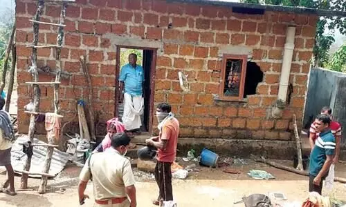 ആറളംഫാമിൽ കാട്ടാനയുടെ പരാക്രമം: വീട് തകർത്തു