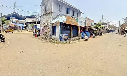 ദ്വിദിന ദേശീയ പണിമുടക്ക് നാടിനെ നിശ്ചലമാക്കി... ദ്വിദിന ദേശീയ പണിമുടക്ക് നാടിനെ നിശ്ചലമാക്കി...