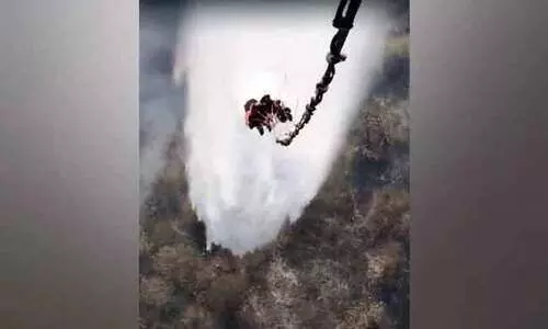 സരിസ്ക കടുവ സങ്കേതത്തിൽ വൻ തീപിടുത്തം; തീയണക്കാൻ വ്യോമസേന ഹെലികോപ്ടറുകൾ രംഗത്ത് -വിഡിയോ