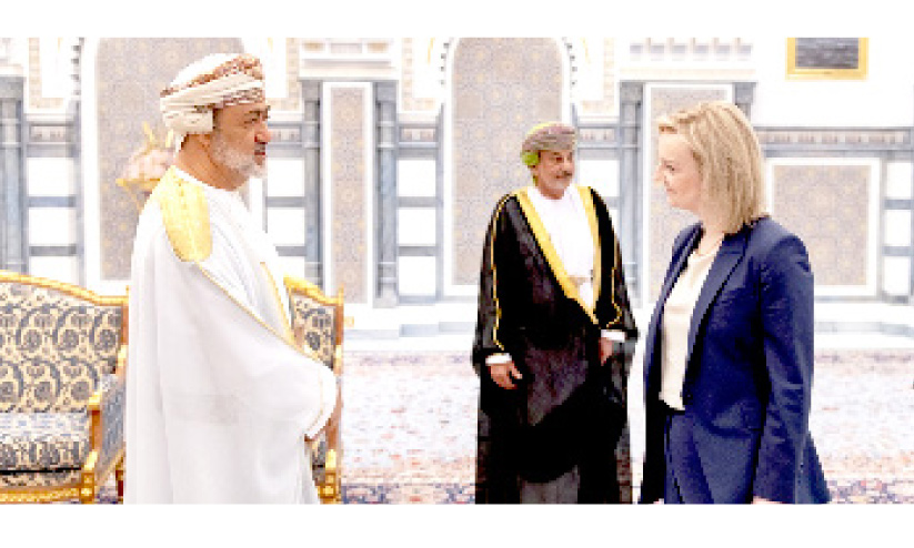 യു.കെ സെക്രട്ടറി സുൽത്താനുമായി കൂടിക്കാഴ്ച നടത്തി യു.കെ സെക്രട്ടറി സുൽത്താനുമായി കൂടിക്കാഴ്ച നടത്തി