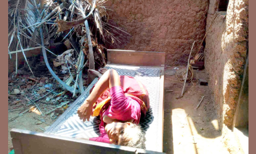 നിലംപൊത്താറായ വീട്ടിൽ അവശയായി ആരോരുമില്ലാതെ വയോധിക