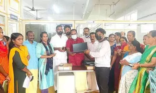 എസ്.സി വിദ്യാർഥികൾക്ക് ലാപ് ടോപ്പ്  വിതരണം ചെയ്തു