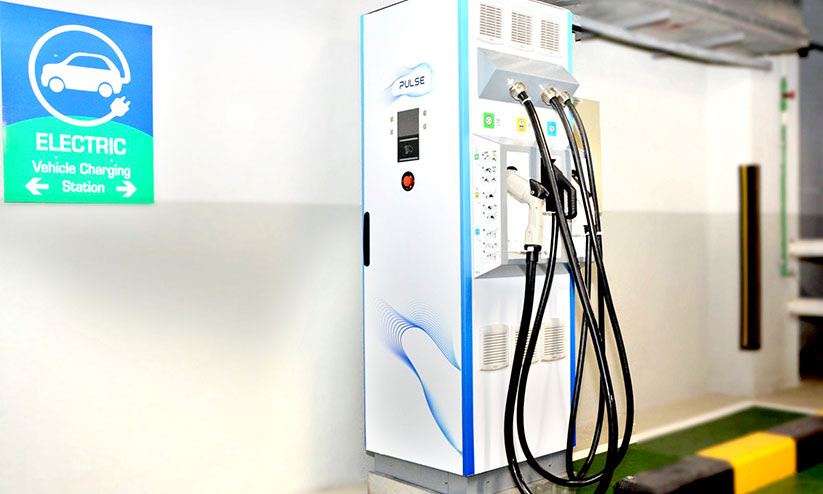 അബൂദബിയില് വാഹനങ്ങള്ക്കായി 100 ഫാസ്റ്റ് ചാര്ജിങ് സ്റ്റേഷനുകള് അബൂദബിയില് വാഹനങ്ങള്ക്കായി 100 ഫാസ്റ്റ് ചാര്ജിങ് സ്റ്റേഷനുകള്