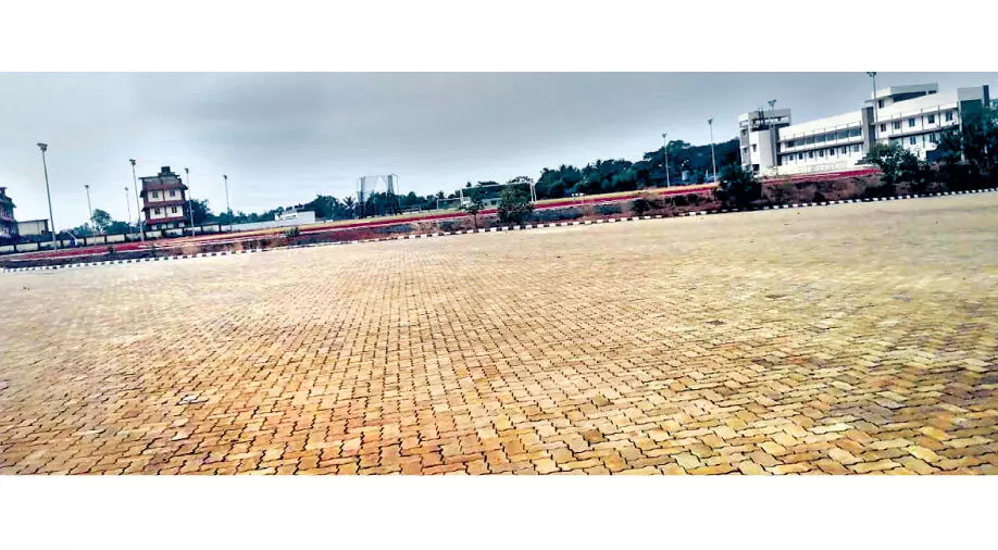 കോടികൾ ചെലവഴിച്ച് സ്റ്റേഡിയം നിർമിച്ചു; അവകാശത്തർക്കം മൂലം നാശത്തിലേക്ക്