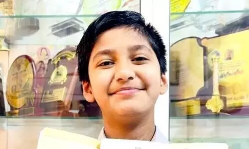 ഒറ്റക്ക് എക്സ്പോയിലെത്തി മുഴുവൻ പവിലിയനും കണ്ട് നാലാം ക്ലാസുകാരൻ ഒറ്റക്ക് എക്സ്പോയിലെത്തി മുഴുവൻ പവിലിയനും കണ്ട് നാലാം ക്ലാസുകാരൻ