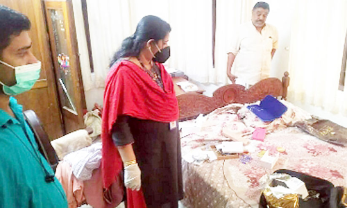 Theft: Indication of a three-member gang