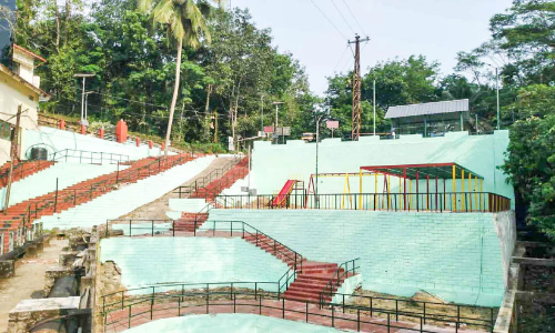 Perunthenaruvi waiting for tourists