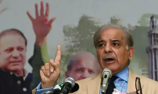 പാകിസ്താന്റെ അടുത്ത പ്രധാനമന്ത്രി ആര്, നവാസ് ശരീഫിന്റെ സഹോദരൻ ഷഹബാസിലേക്ക് കണ്ണുകൾ