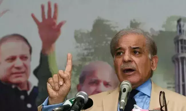 പാകിസ്താന്റെ അടുത്ത പ്രധാനമന്ത്രി ആര്, നവാസ് ശരീഫിന്റെ സഹോദരൻ ഷഹബാസിലേക്ക് കണ്ണുകൾ പാകിസ്താന്റെ അടുത്ത പ്രധാനമന്ത്രി ആര്, നവാസ് ശരീഫിന്റെ സഹോദരൻ ഷഹബാസിലേക്ക് കണ്ണുകൾ