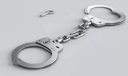 യുവതിയും മകളും ഭർത്താവിനെ കഴുത്തറുത്ത് കൊലപ്പെടുത്തി