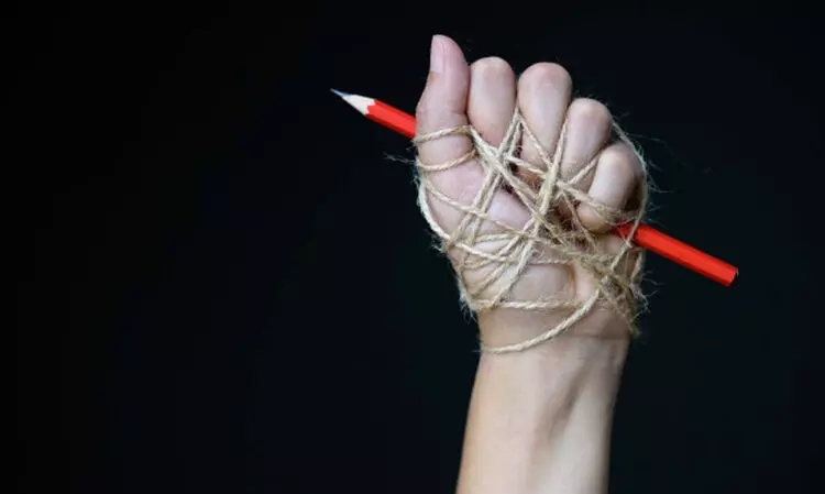 ഇത് എഴുത്തുകാർ നിലപാട് ധീരമായി പ്രഖ്യാപിക്കേണ്ട കാലം ഇത് എഴുത്തുകാർ നിലപാട് ധീരമായി പ്രഖ്യാപിക്കേണ്ട കാലം