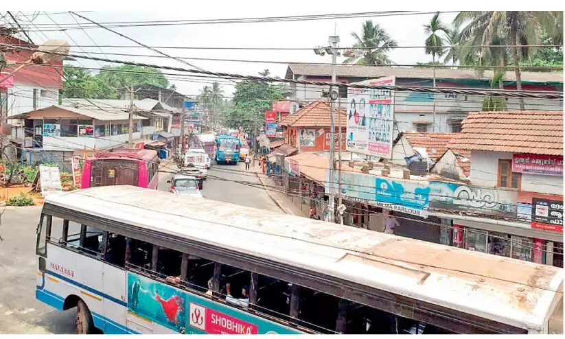 ഗതാഗതക്കുരുക്കിൽ കണ്ണീര് കുടിച്ച് എസ്.എസ്.എൽ.സി പരീക്ഷാർഥികൾ