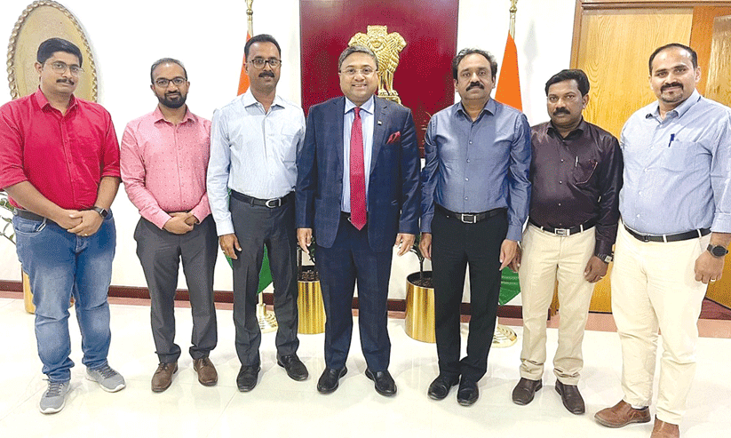 കല കുവൈത്ത് ഭാരവാഹികൾ അംബാസഡറുമായി കൂടിക്കാഴ്ച നടത്തി കല കുവൈത്ത് ഭാരവാഹികൾ അംബാസഡറുമായി കൂടിക്കാഴ്ച നടത്തി