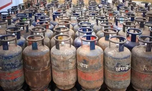 പാചക വാതക വിലയിൽ മാറ്റം; വാണിജ്യ സിലിണ്ടറിന് 36 രൂപ കുറഞ്ഞു