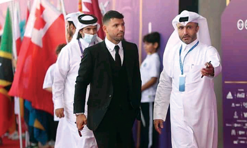 നക്ഷത്രങ്ങൾ മണ്ണിലിറങ്ങി; ഇന്ന്​ താരരാവ്​