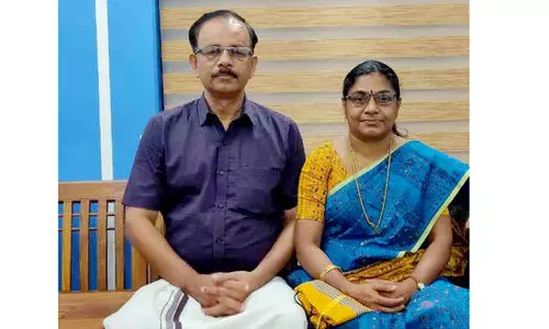 പ്രഥമാധ്യാപക ദമ്പതികൾ ചുമതലയേറ്റത് ഒരുദിവസം