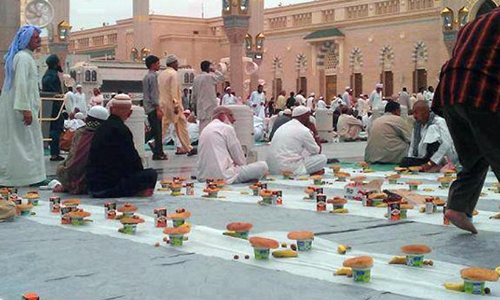 ഹ​റ​മി​ൽ ഇ​ഫ്​​താ​ർ ഒ​രു​ക്കു​ന്ന​വ​ർ പാ​ലി​ക്കേ​ണ്ട​ വ്യ​വ​സ്ഥ​ക​ൾ