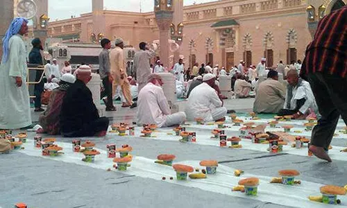 ഹ​റ​മി​ൽ ഇ​ഫ്​​താ​ർ ഒ​രു​ക്കു​ന്ന​വ​ർ പാ​ലി​ക്കേ​ണ്ട​ വ്യ​വ​സ്ഥ​ക​ൾ