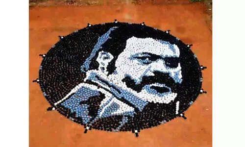 സുരേഷ് ഗോപി കഥാപാത്രം ചിരട്ടകളിൽ സൃഷ്ടിച്ച് ജയേഷ്