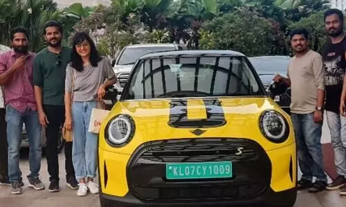 ഇലക്ട്രിക് മിനി കൂപ്പർ സ്വന്തമാക്കി മഞ്ജു വാര്യർ -VIDEO