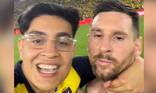 കഴുത്തിന് പിടിച്ച് ആരാധകന്റെ സെൽഫി ശ്രമം; കലിപ്പ് ലുക്കിൽ മെസ്സി