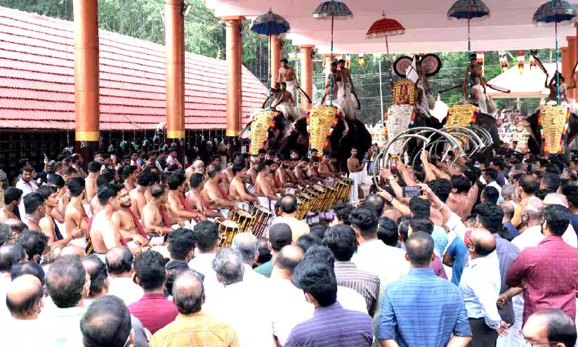 പിഷാരികാവ് ഉത്സവം: സുരക്ഷ ശക്തമാക്കും; ദേശീയപാതയിൽ ഗതാഗത നിയന്ത്രണം പിഷാരികാവ് ഉത്സവം: സുരക്ഷ ശക്തമാക്കും; ദേശീയപാതയിൽ ഗതാഗത നിയന്ത്രണം