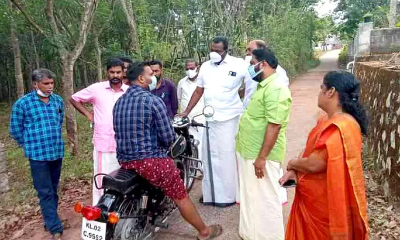 കെ-റെയിൽ: എം.എൽ.എ മാർ ഭവന സന്ദർശനം ആരംഭിച്ചു കെ-റെയിൽ: എം.എൽ.എ മാർ ഭവന സന്ദർശനം ആരംഭിച്ചു