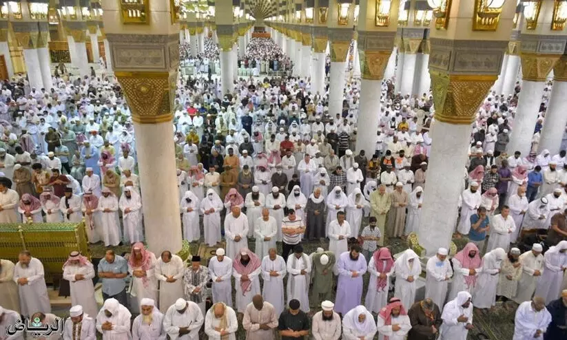 ഇരു ഹറമുകളിലെ ആദ്യ തറാവീഹ്​ നമസ്​കാരത്തിൽ ലക്ഷങ്ങൾ പങ്കെടുത്തു