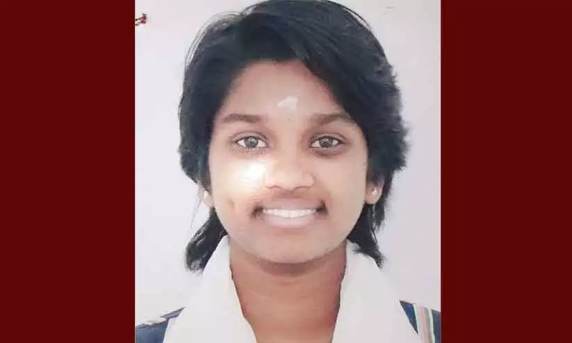 റസിഡൻഷ്യൽ നീറ്റ് കോച്ചിങ് കേന്ദ്രത്തിൽ വിദ്യാർഥിനി ആത്മഹത്യ ചെയ്തു; പ്രണയ നൈരാശ്യമെന്ന് പൊലീസ് റസിഡൻഷ്യൽ നീറ്റ് കോച്ചിങ് കേന്ദ്രത്തിൽ വിദ്യാർഥിനി ആത്മഹത്യ ചെയ്തു; പ്രണയ നൈരാശ്യമെന്ന് പൊലീസ്