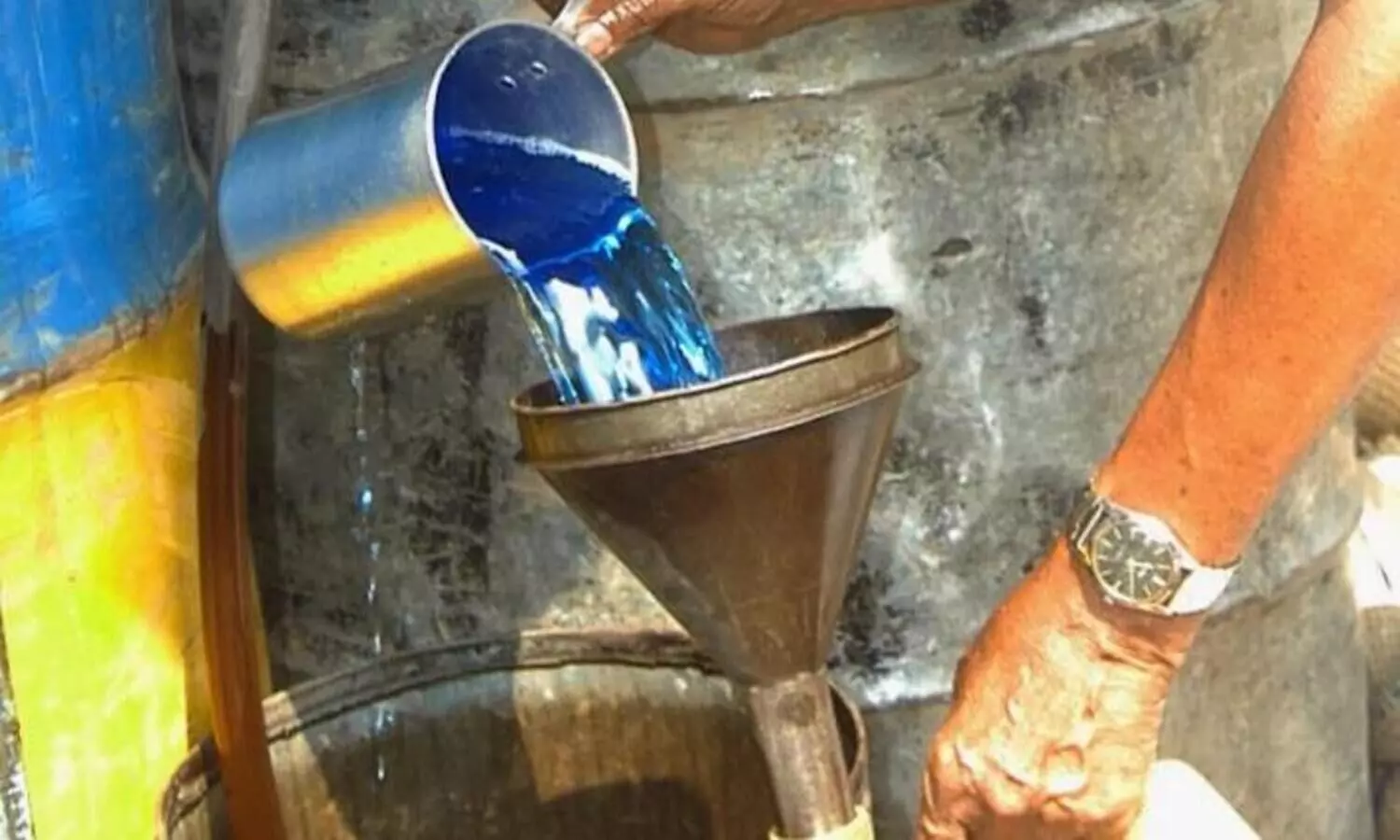 ആളിക്കത്താൻ മണ്ണെണ്ണയും; ലിറ്ററിന് 28 രൂപ കൂടും