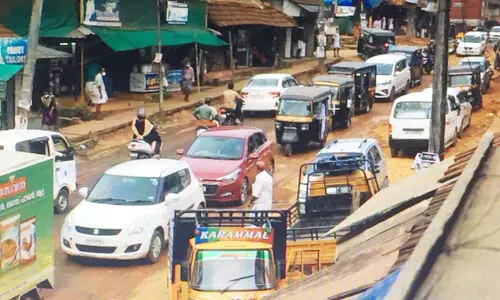 എകരൂലില്‍ പൈപ്പുകള്‍ മാറ്റിസ്ഥാപിച്ചില്ല; സംസ്ഥാന പാത നവീകരണ പ്രവൃത്തി സ്തംഭിച്ചു