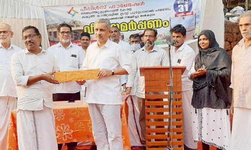 മടവൂരിൽ പീപ്ൾസ് ഫൗണ്ടേഷൻ നിർമിച്ച വീട് കൈമാറി