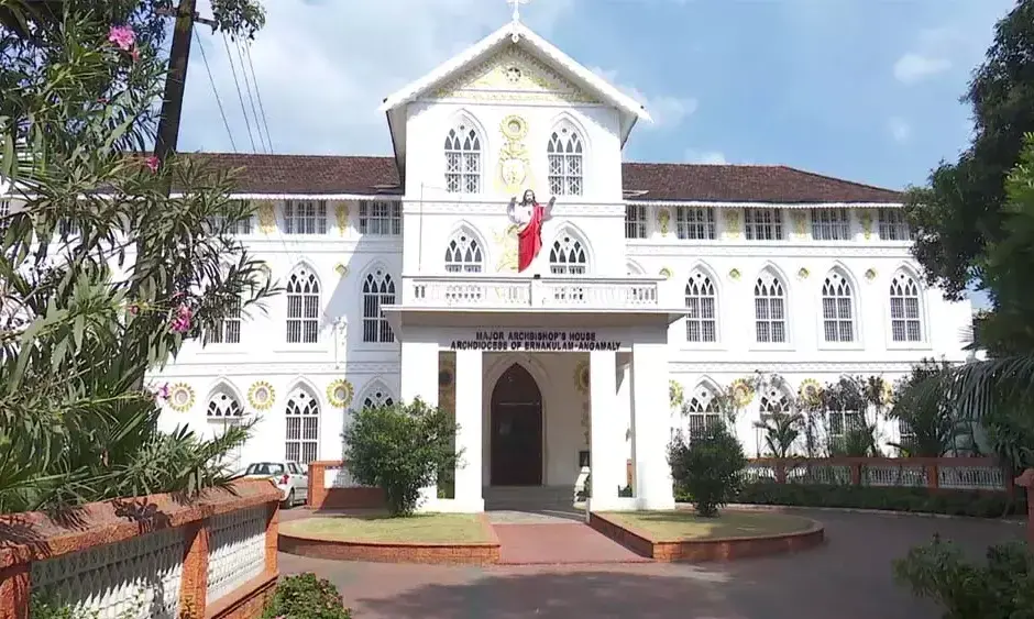 കുർബാന ഏകീകരണം: മാർപാപ്പക്ക് നേരിട്ട് പരാതി നൽകാൻ എറണാകുളം അതിരൂപത വൈദികർ