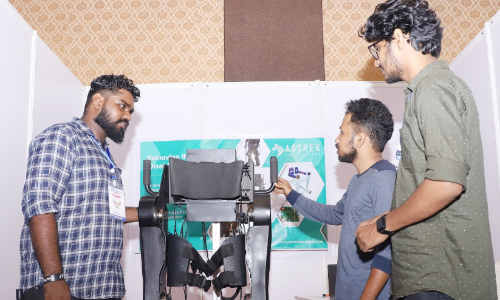 കിടപ്പുരോഗികൾക്ക് നൂതന സഹായ ഉപകരണവുമായി മലയാളി യുവ ഗവേഷകർ