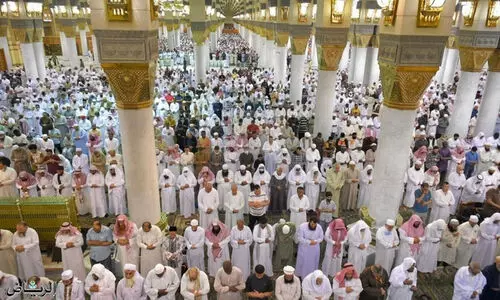 ഇരു ഹറമുകളിലെ ആദ്യ തറാവീഹ്​ നമസ്​കാരത്തിൽ ലക്ഷങ്ങൾ പങ്കെടുത്തു