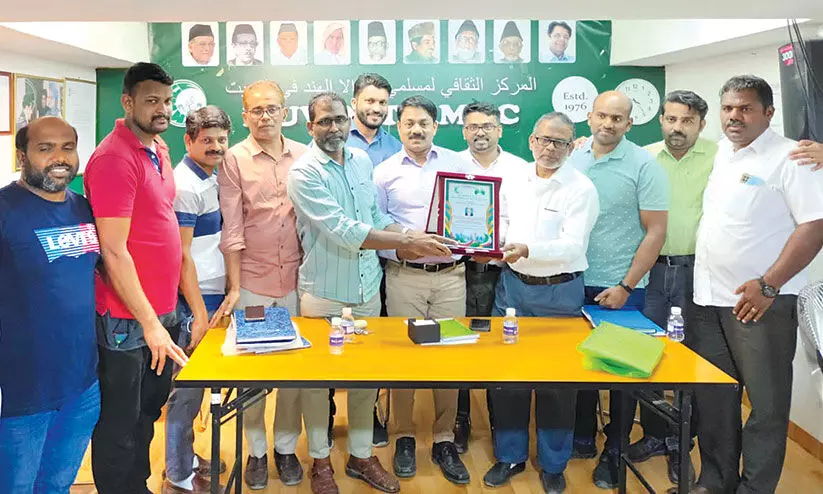 കെ.എം.സി.സി മലപ്പുറം ജില്ല കമ്മിറ്റി യാത്രയയപ്പ് നൽകി കെ.എം.സി.സി മലപ്പുറം ജില്ല കമ്മിറ്റി യാത്രയയപ്പ് നൽകി