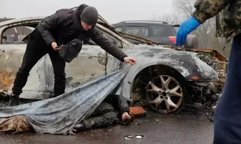 കുഴിമാടങ്ങളിൽ ഒരുമിച്ച് സംസ്കരിക്കുന്നത് നൂറുകണക്കിന് മൃതദേഹങ്ങൾ; പ്രേതനഗരമായി കിയവ്