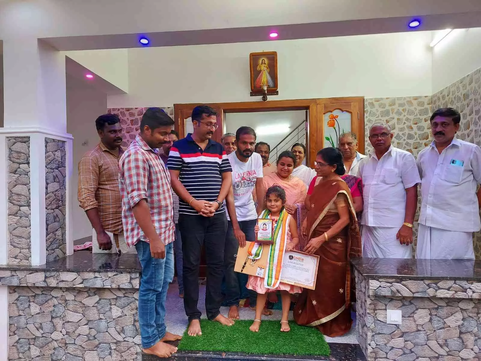 ഇന്ത്യ ബുക്ക് ഓഫ് റെക്കോർഡ്സിൽ ഇടം നേടിയ ജിയാൻ ഹാന്നായ്ക്ക് യൂത്ത് കോൺഗ്രസ് ആദരം ഇന്ത്യ ബുക്ക് ഓഫ് റെക്കോർഡ്സിൽ ഇടം നേടിയ ജിയാൻ ഹാന്നായ്ക്ക് യൂത്ത് കോൺഗ്രസ് ആദരം