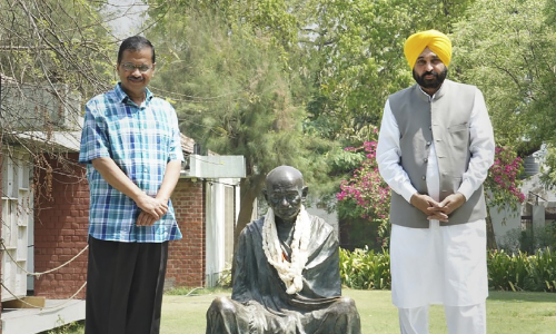 കെജ്രിവാളും ഭഗവന്ത് മാനും അഹ്മദാബാദിൽ; ഗുജറാത്തിൽ കണ്ണുവെച്ച് ആം ആദ്മി പാർട്ടി കെജ്രിവാളും ഭഗവന്ത് മാനും അഹ്മദാബാദിൽ; ഗുജറാത്തിൽ കണ്ണുവെച്ച് ആം ആദ്മി പാർട്ടി