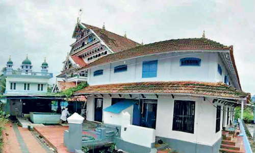 കോവിഡ് നിയന്ത്രണങ്ങളൊഴിഞ്ഞ റമദാനിനെ  വരവേറ്റ് മലബാറിലെ മക്ക