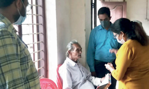 റോഡരികിൽ കണ്ട ഉത്തരേന്ത്യൻ വയോധികനെ സുരക്ഷിത കേന്ദ്രത്തിലെത്തിച്ചു