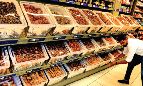 നോമ്പിന് കൈപൊള്ളാതെ കാരക്ക വാങ്ങാം