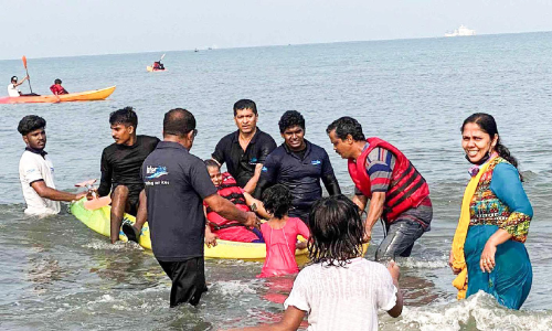 കടപ്പുറത്ത് കയാക്കിങ് പരിശീലനം നേടി  ഭിന്നശേഷികുട്ടികൾ