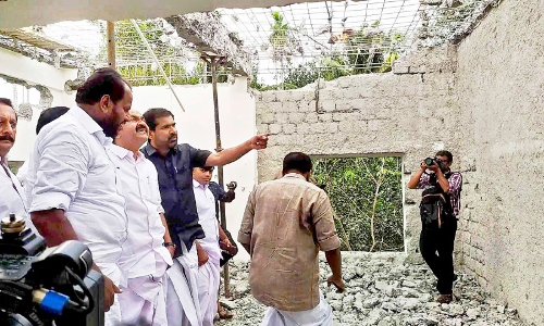 ചെമ്പുചിറ സ്‌കൂള്‍ കെട്ടിടം; ക്രിമിനല്‍ കേസെടുക്കണം -വി.ഡി. സതീശൻ