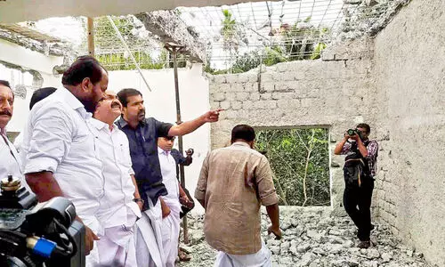 ചെമ്പുചിറ സ്‌കൂള്‍ കെട്ടിടം; ക്രിമിനല്‍ കേസെടുക്കണം -വി.ഡി. സതീശൻ