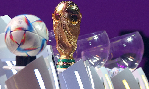 ചാ​മ്പ്യ​ന്മാ​ർ​ക്ക്​ കോ​ടി​ക​ൾ സ​മ്മാ​നം