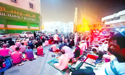 പ്രാ​ർ​ഥ​നാ​നി​ര​ത​മാ​യി പ​ള്ളി​ക​ൾ